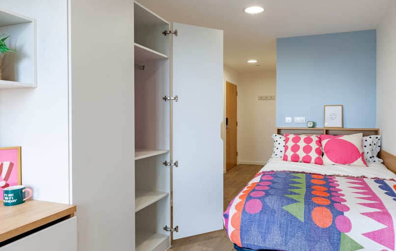Platinum En Suite, Ty Nant, 180 High Street, City Centre, Swansea - Image 1